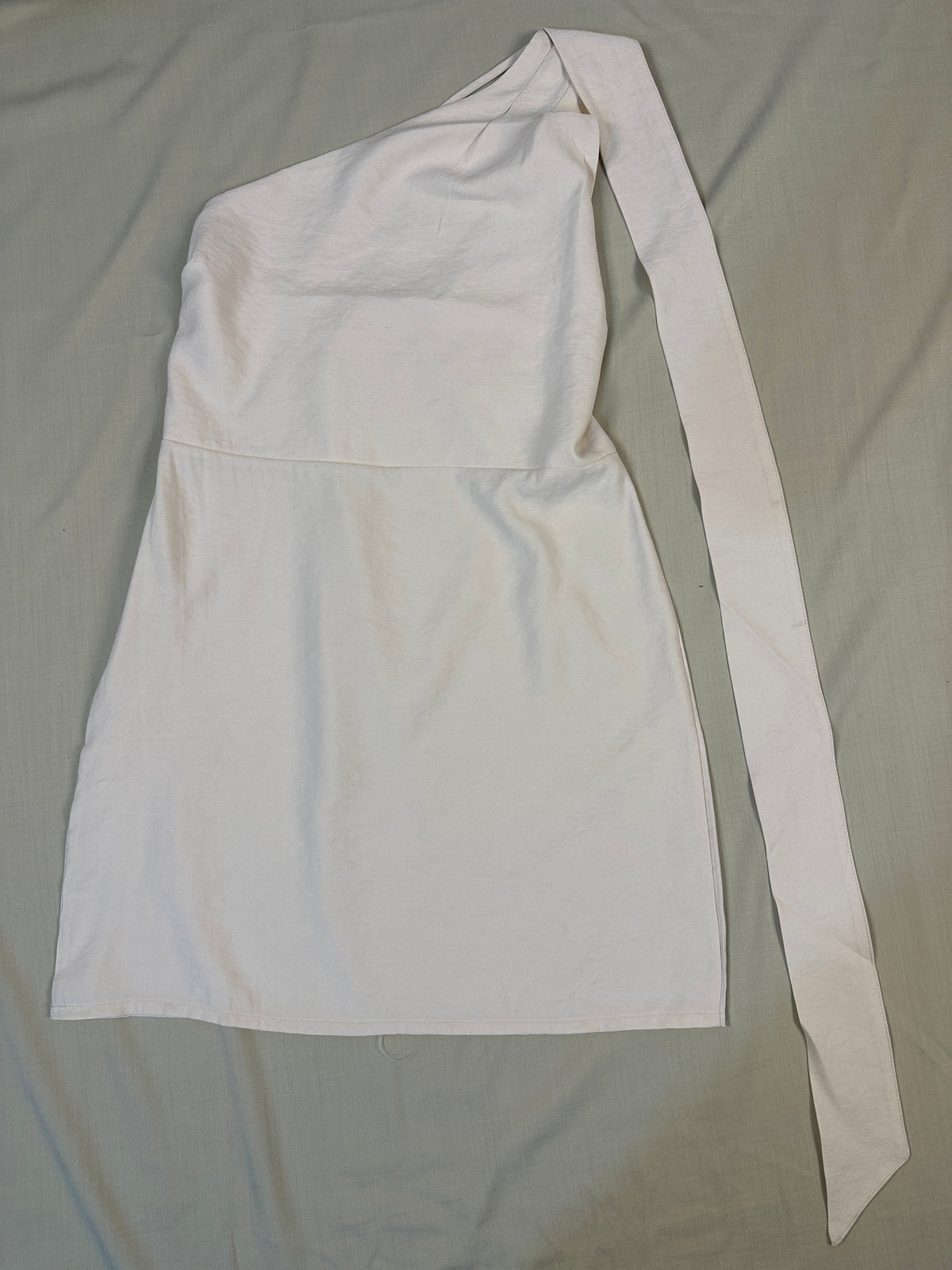 Vestido Curto Um Ombro Só c/ Faixa no Pescoço - Atacado