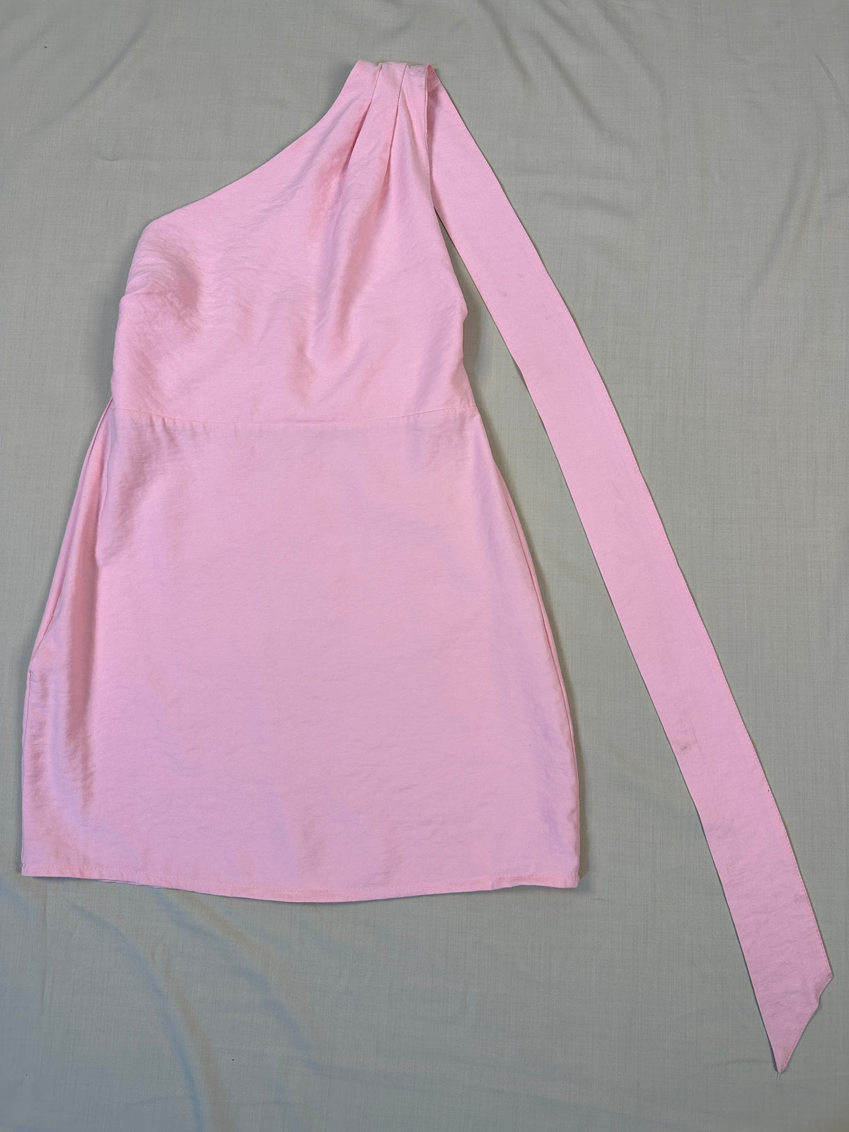 Vestido Curto Um Ombro Só c/ Faixa no Pescoço - Atacado