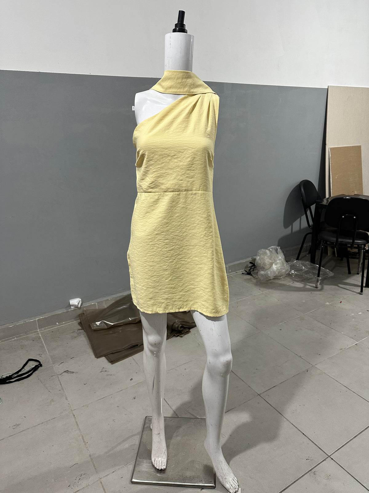 Vestido Curto Um Ombro Só c/ Faixa no Pescoço - Atacado