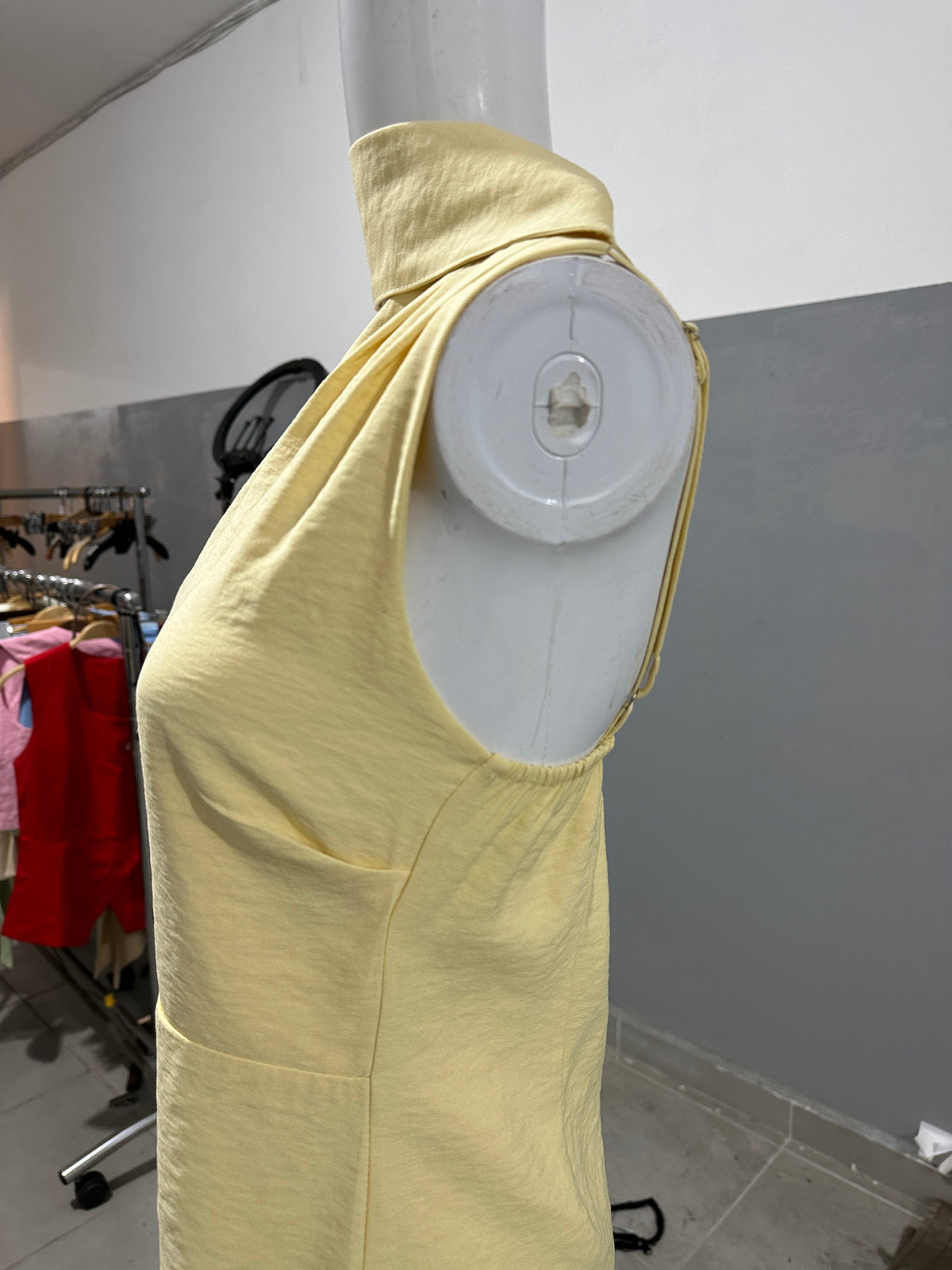 Vestido Curto Um Ombro Só c/ Faixa no Pescoço - Atacado