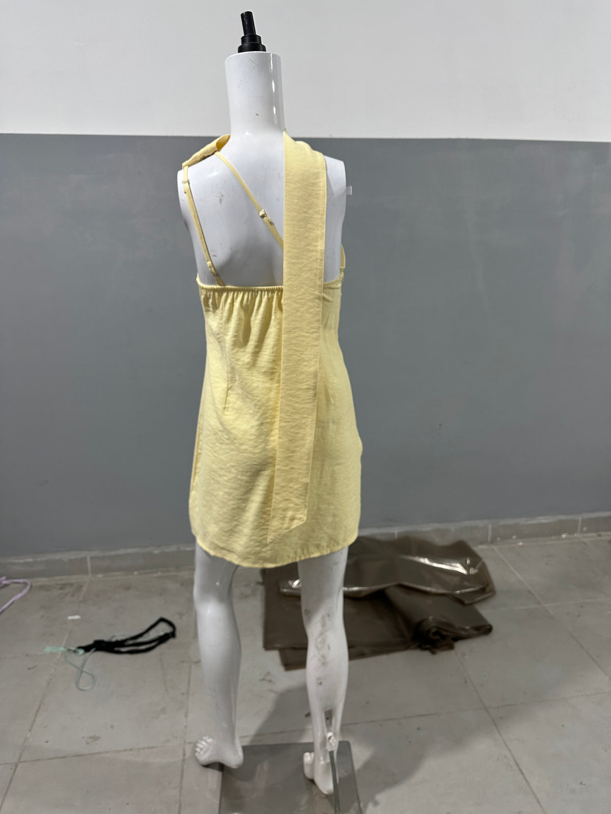 Vestido Curto Um Ombro Só c/ Faixa no Pescoço - Atacado