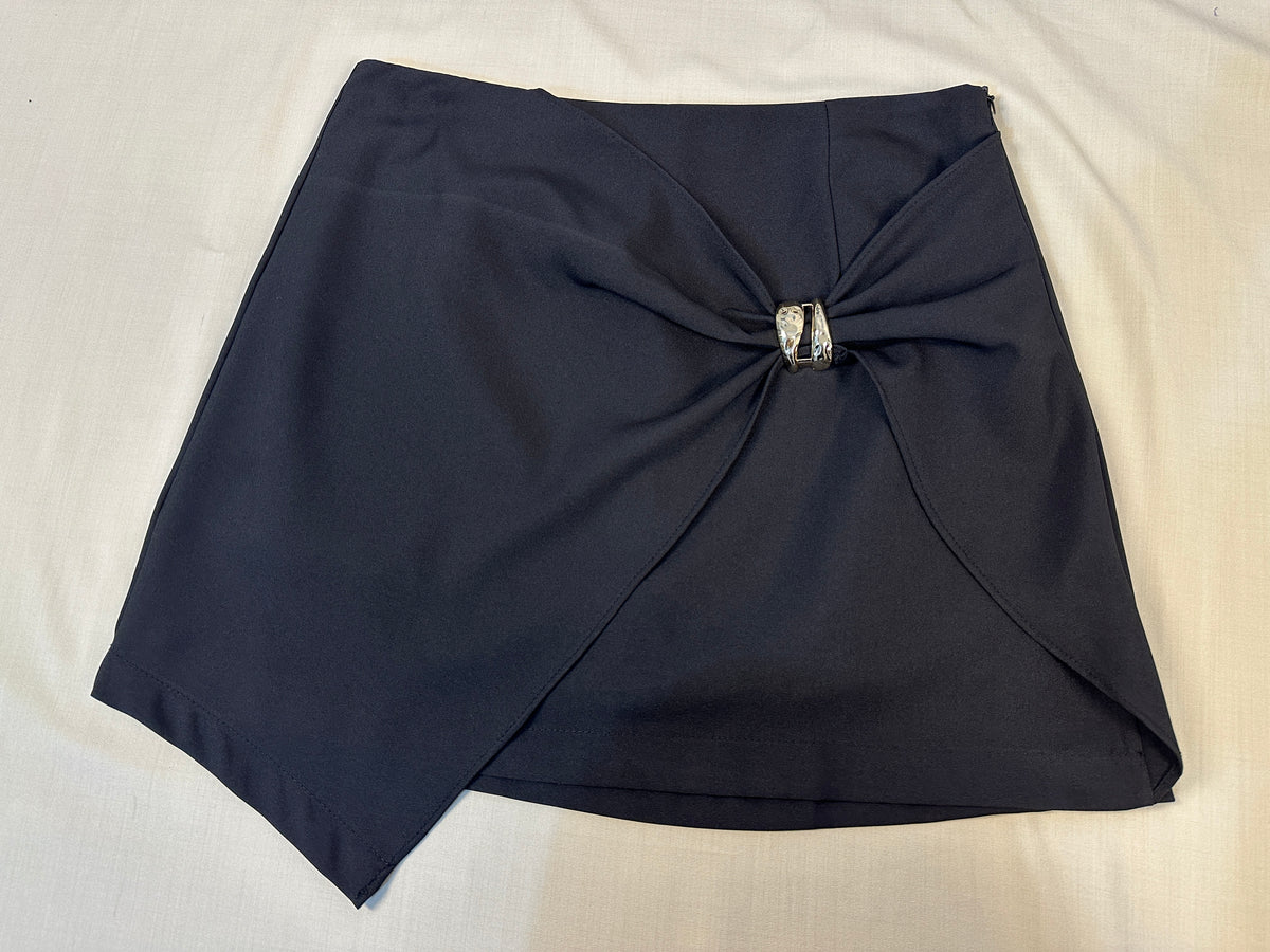 Short-Saia Alfaiataria Assimétrico com Fivela
