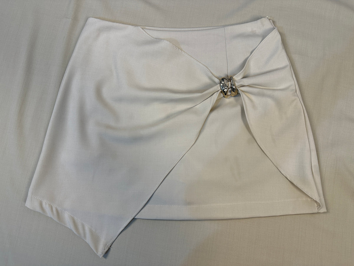 Short-Saia Alfaiataria Assimétrico com Fivela