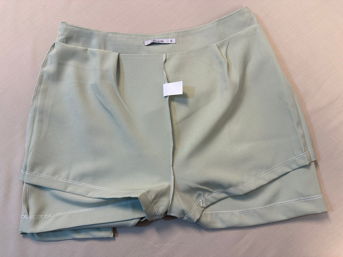 Short-Saia Alfaiataria Assimétrico com Fivela